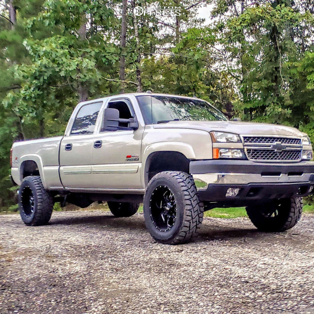 2005 Chevrolet Silverado 2500 HD with 20x10 -25 Ultra Hunter and 35/12.5R20  Toyo Tires Open Country R/T and Suspension Lift 3" | Custom Offsets