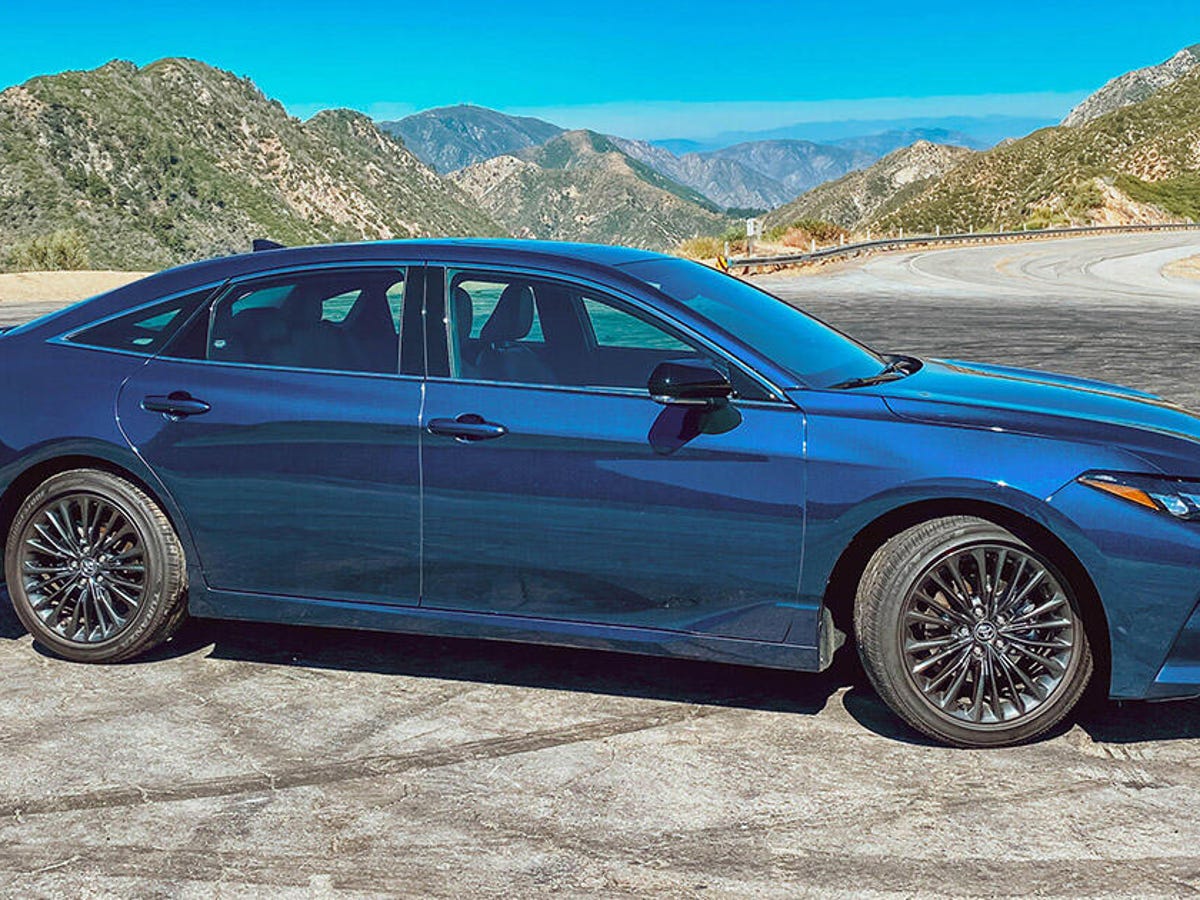 2020 Toyota Avalon Hybrid review: Big fish in an ever-shrinking pond - CNET