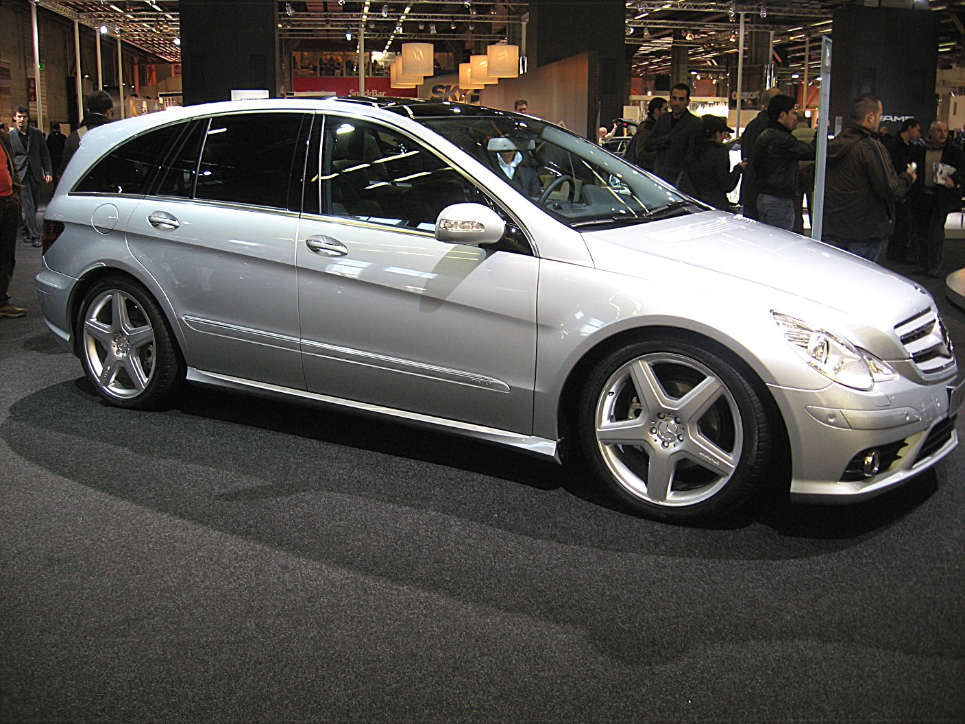 File:Mercedes-Benz R-Class-AMG Side-view.JPG - Wikimedia Commons