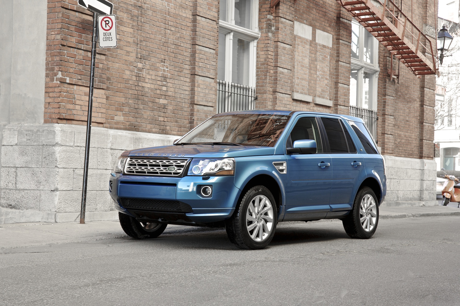 2013 Land Rover LR2 Review, Ratings, Specs, Prices, and Photos - The Car  Connection