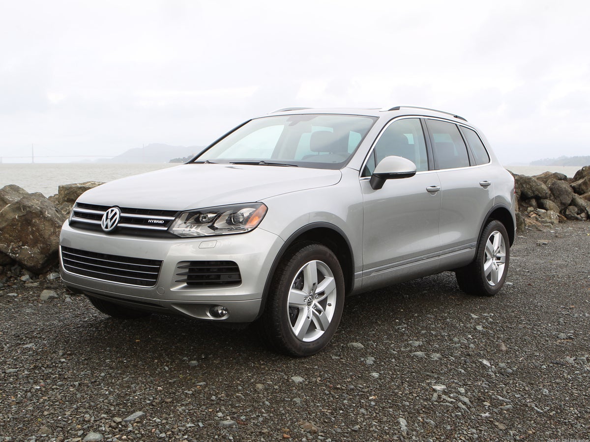 2011 Volkswagen Touareg Hybrid review: 2011 Volkswagen Touareg Hybrid - CNET