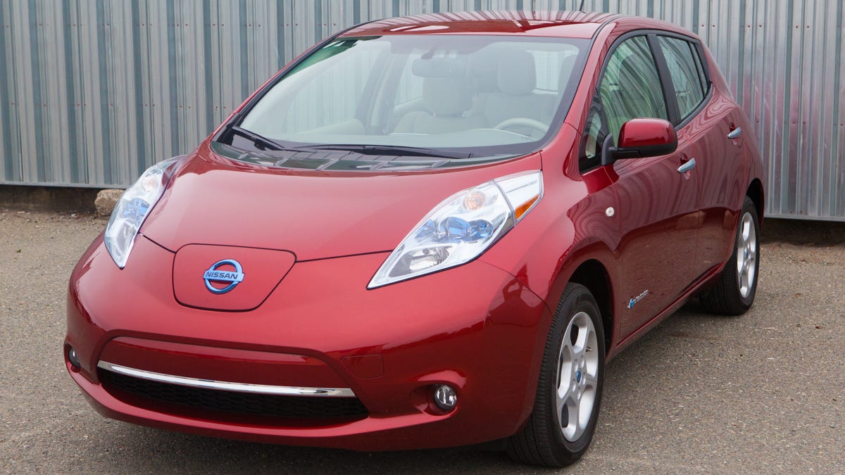 2012 Nissan Leaf SL review: Nissan builds an electric car for the rest of  us - CNET