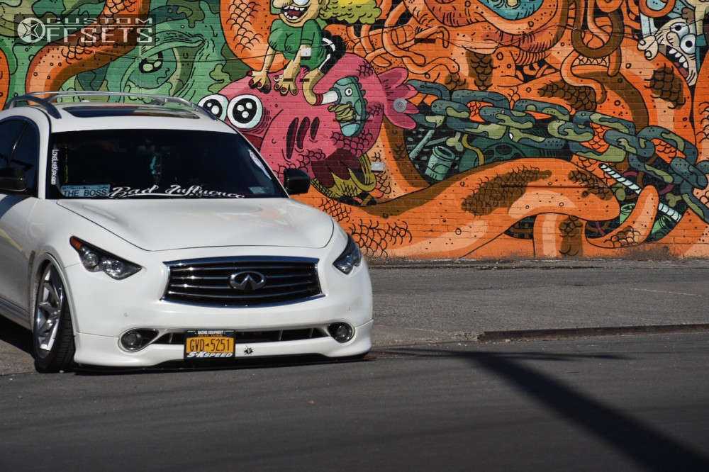 2013 INFINITI FX50 with 22x9.5 15 Ferrada FR3 and 265/35R22 Federal  Couragia At and Air Suspension | Custom Offsets