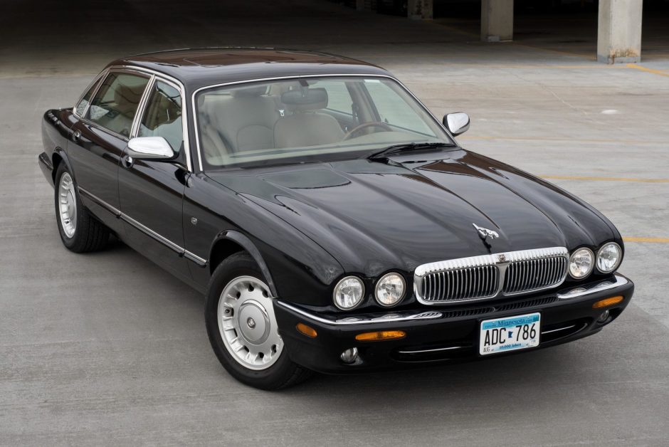 No Reserve: One-Owner 1998 Jaguar XJ8 Vanden Plas for sale on BaT Auctions  - sold for $12,500 on April 1, 2019 (Lot #17,545) | Bring a Trailer