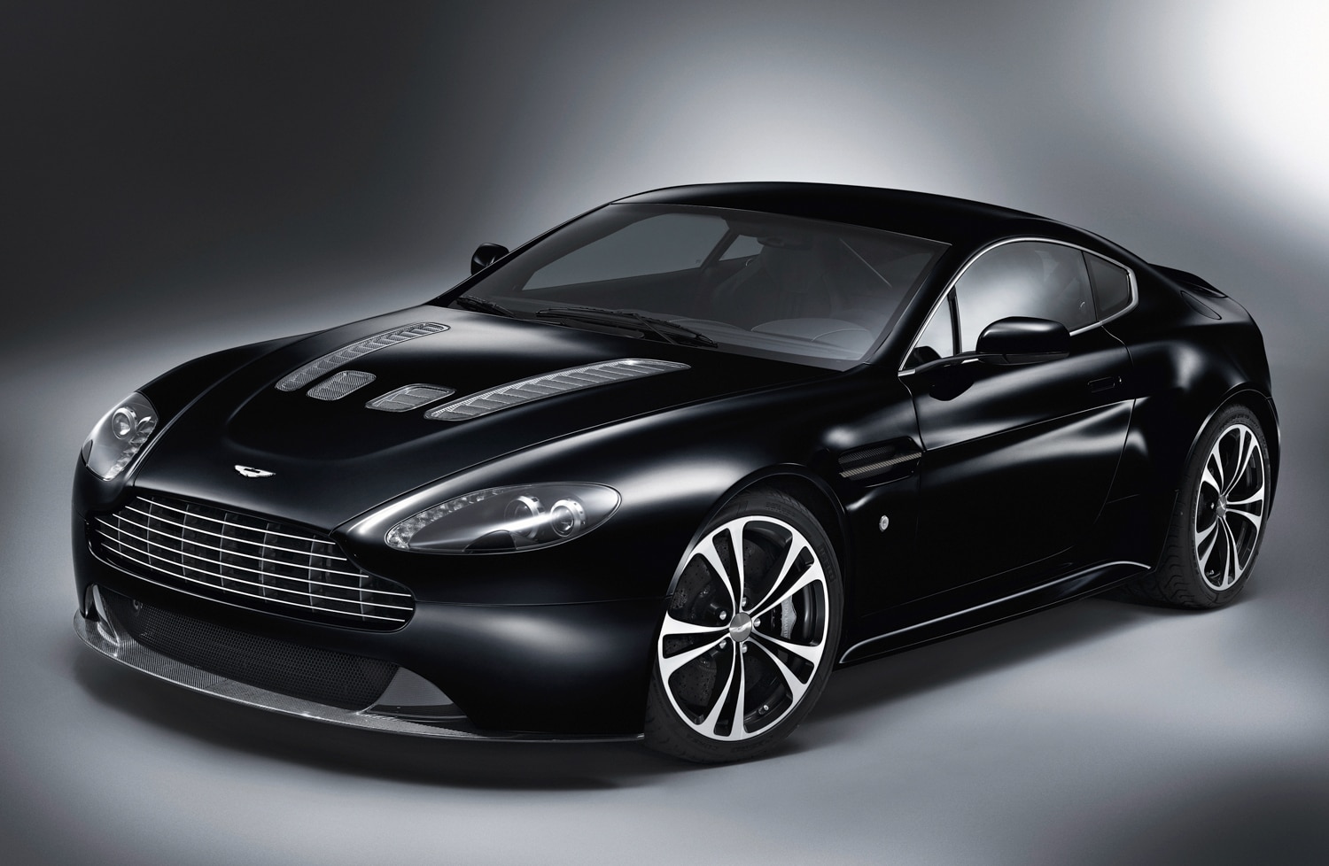 Remember Me: Aston Martin V12 Vantage Carbon Black