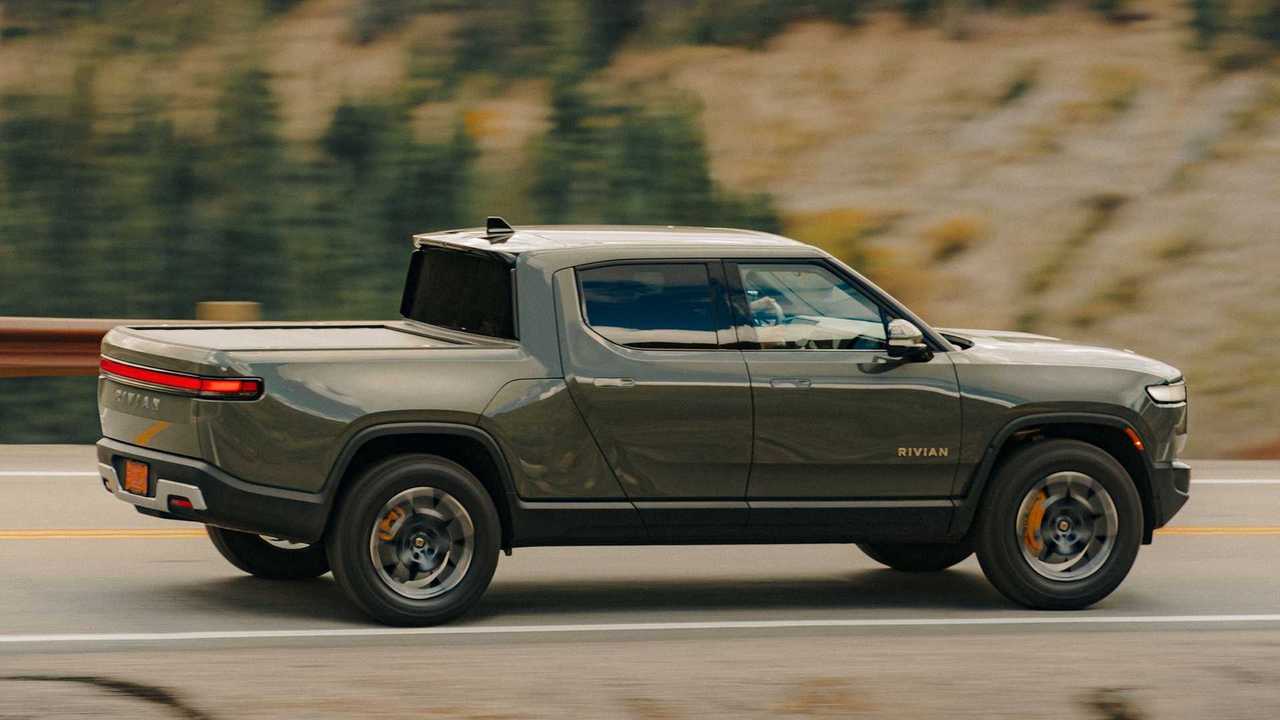 2022 Rivian R1T First Drive Review: Electric Off-Road Dominance