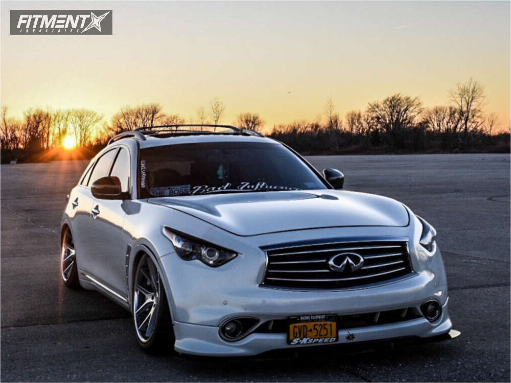 2013 INFINITI FX50 Base with 22x9.5 Ferrada FR3 and Federal 265x35 on Air  Suspension | 357652 | Fitment Industries