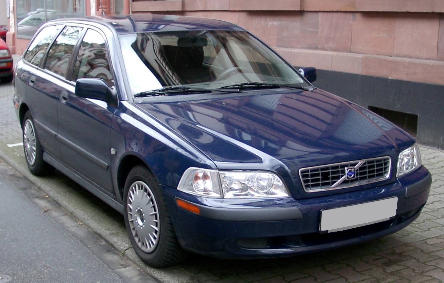 2002 Volvo V40 Base - Wagon 1.9L Turbo auto