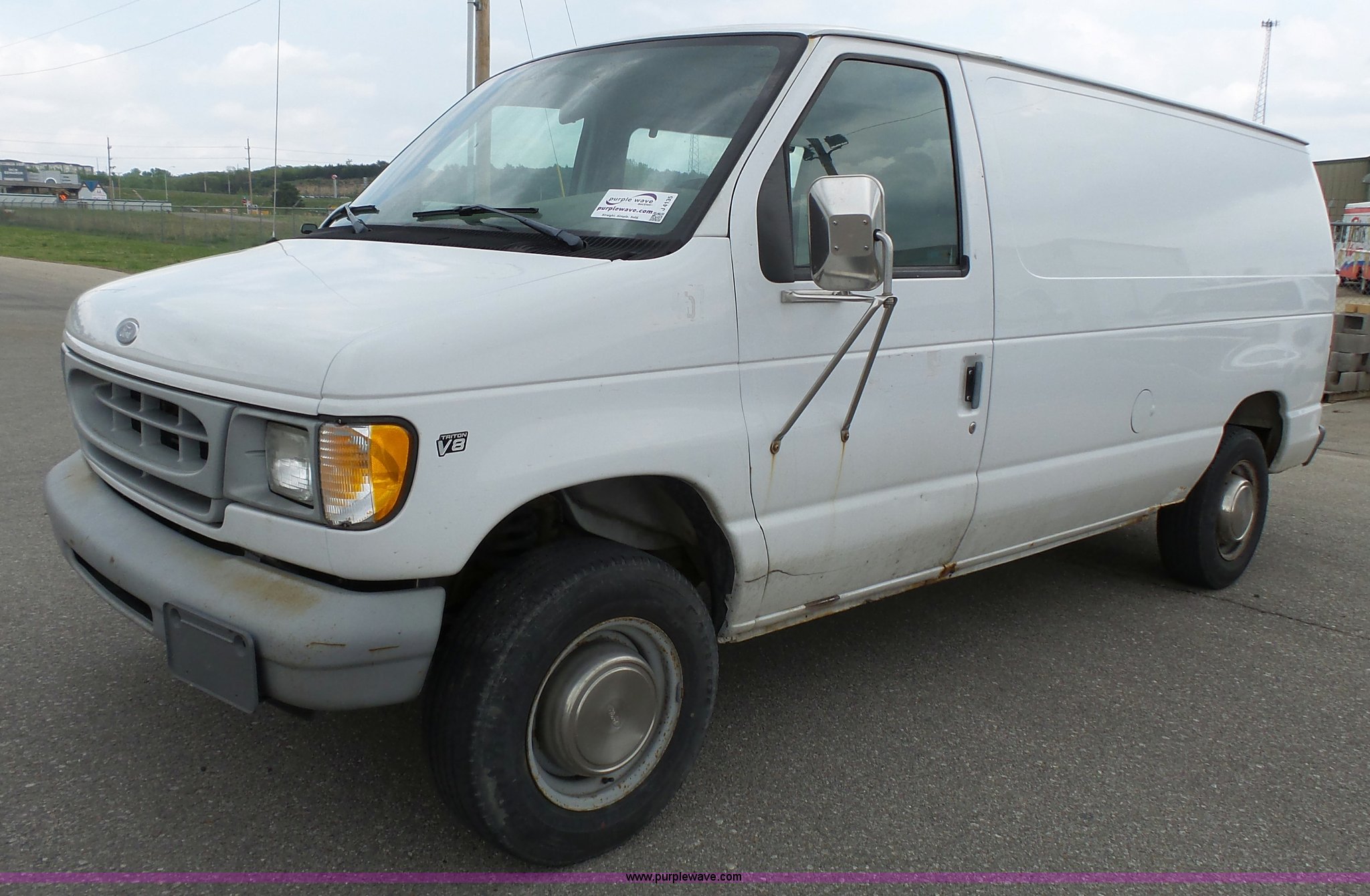 1998 Ford Econoline E250 van in Junction City, KS | Item J4135 sold |  Purple Wave
