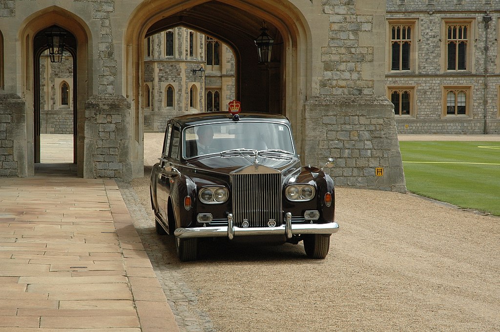 File:Rolls-Royce Phantom VI 2009 State Limousine Windsor Castle.jpg -  Wikimedia Commons