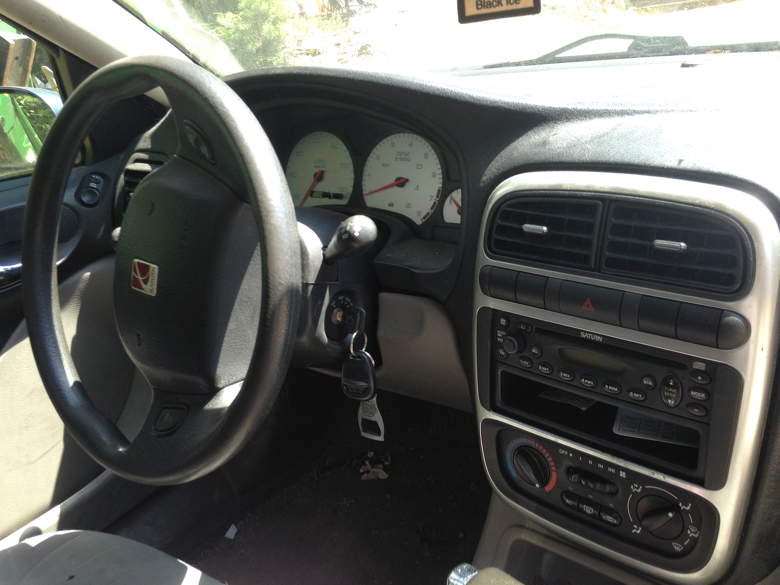 File:Interior of 2003 Saturn L200.jpg - Wikimedia Commons