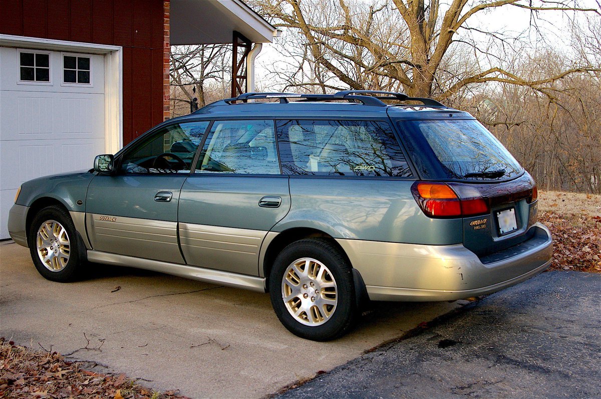 Subaru on Twitter: "Throwing it back with a 2001 Subaru Outback.  #DrivewayGoals #TBT (📸: Katie Kane) https://t.co/Ai3CfIG1Rd" / Twitter