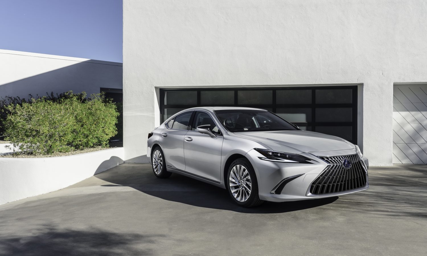 LEXUS ES FAMILY RETURNS FOR 2022 WITH UPDATED TECH, SAFETY, FIRST-EVER 300H  F SPORT GRADE - Lexus USA Newsroom