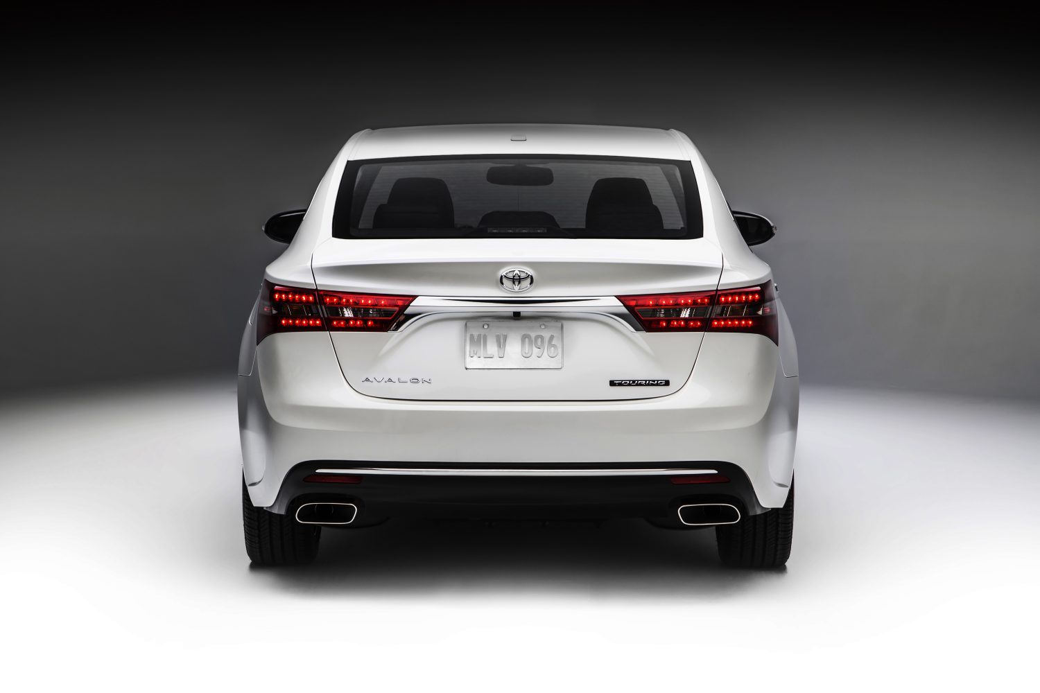 2016 Toyota Avalon: Hushed and Plush, it's the Premium Midsized With a  Sporty Attitude and Plenty of Power - Toyota USA Newsroom