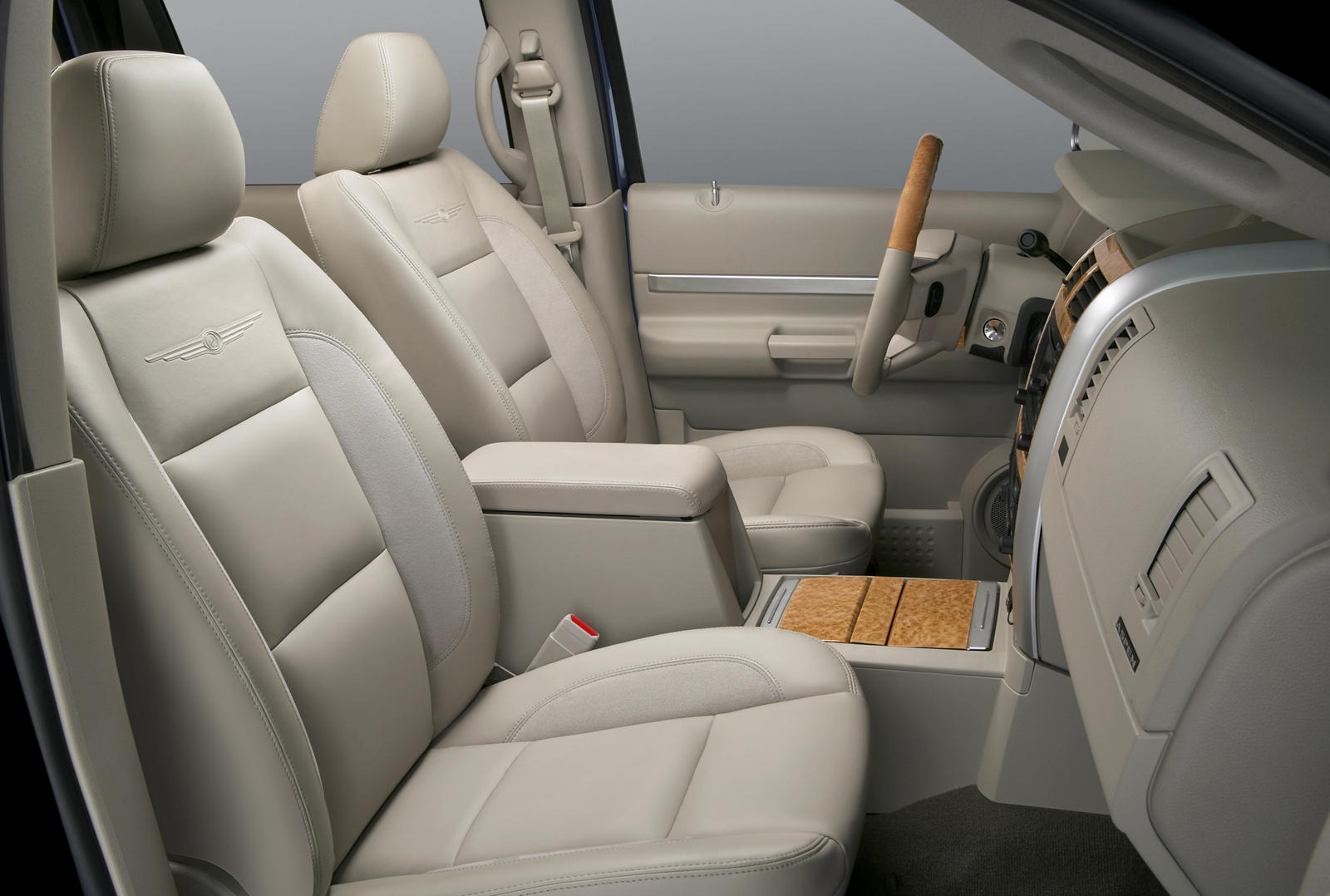 2009 Chrysler Aspen Hybrid Interior Photos | CarBuzz