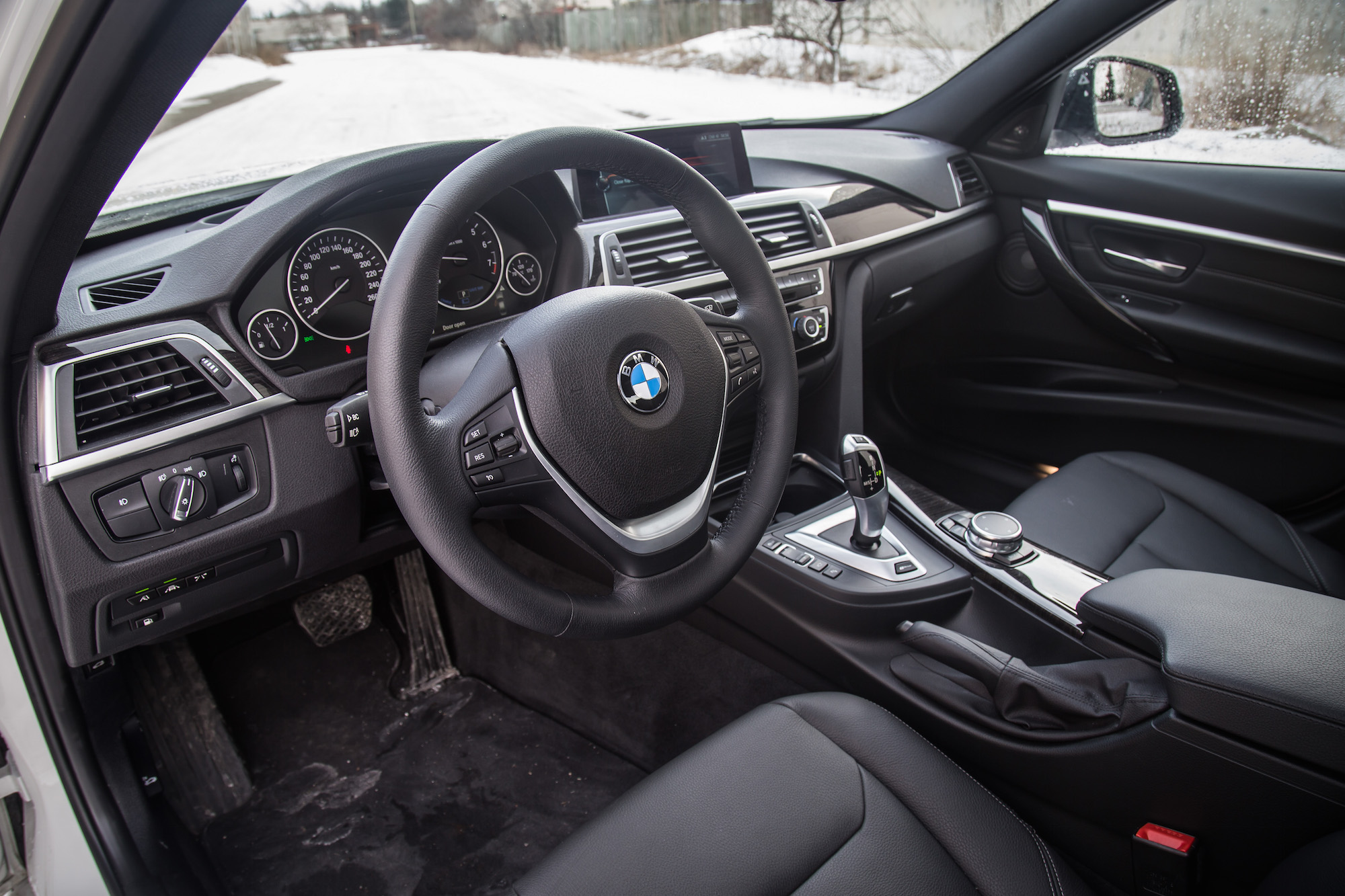 Review: 2017 BMW 330e | Canadian Auto Review