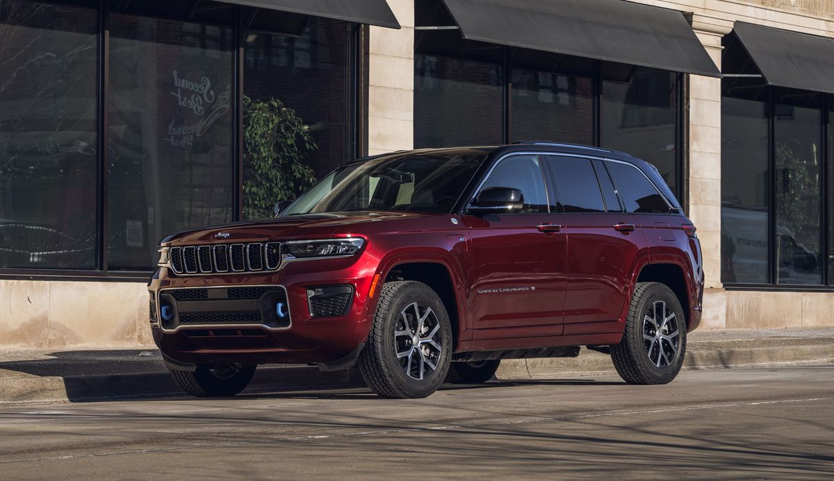 2023 Jeep Grand Cherokee 4xe PHEV Costs a Lot to Save a Little