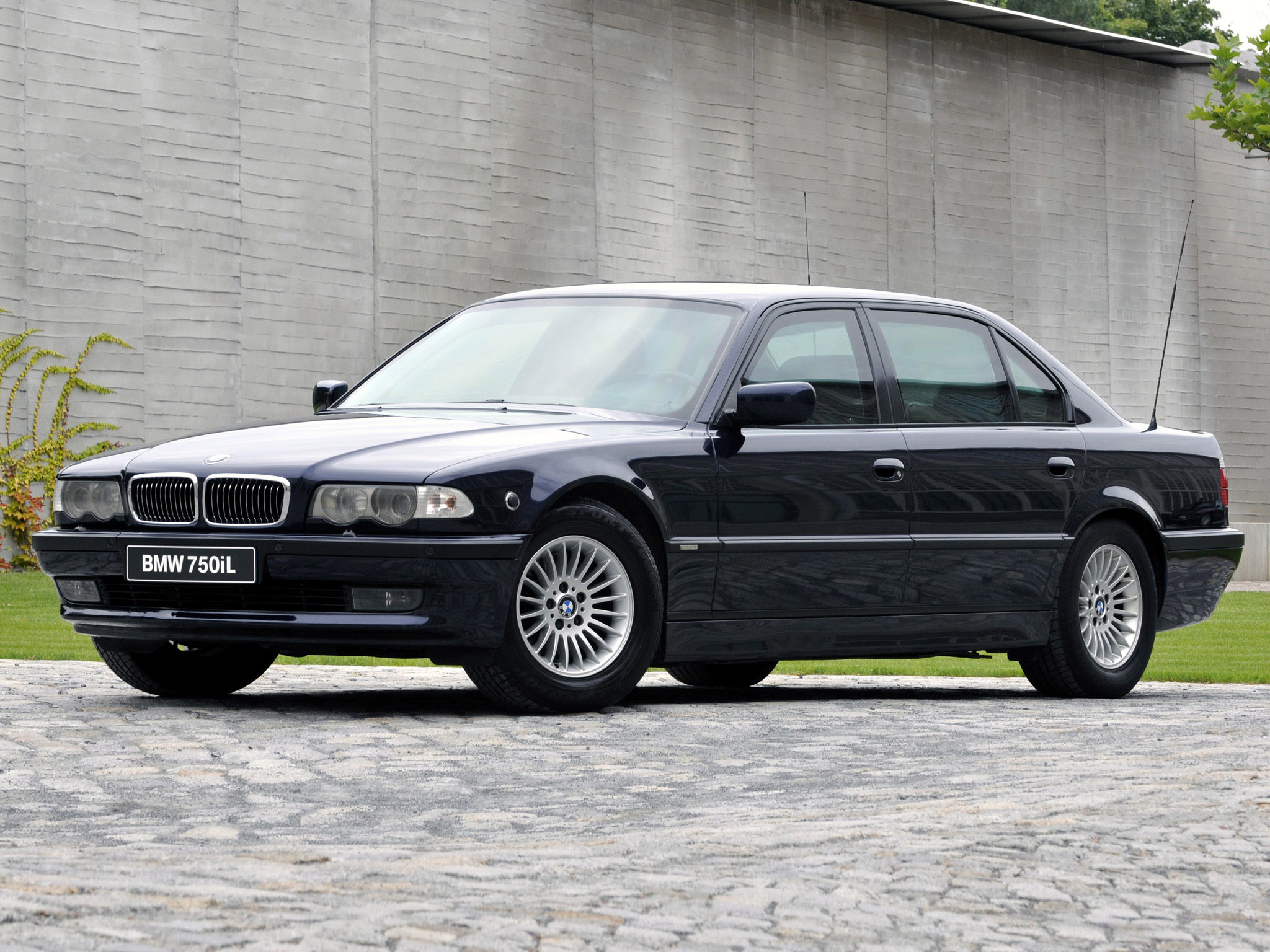 BMW History: E38 7 Series