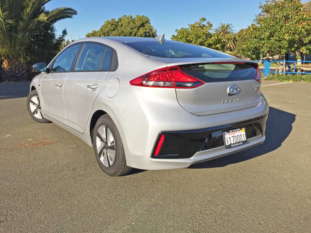 2018 Hyundai Ioniq Hybrid Blue Test Drive | | Automotive Industry News /  Car Reviews