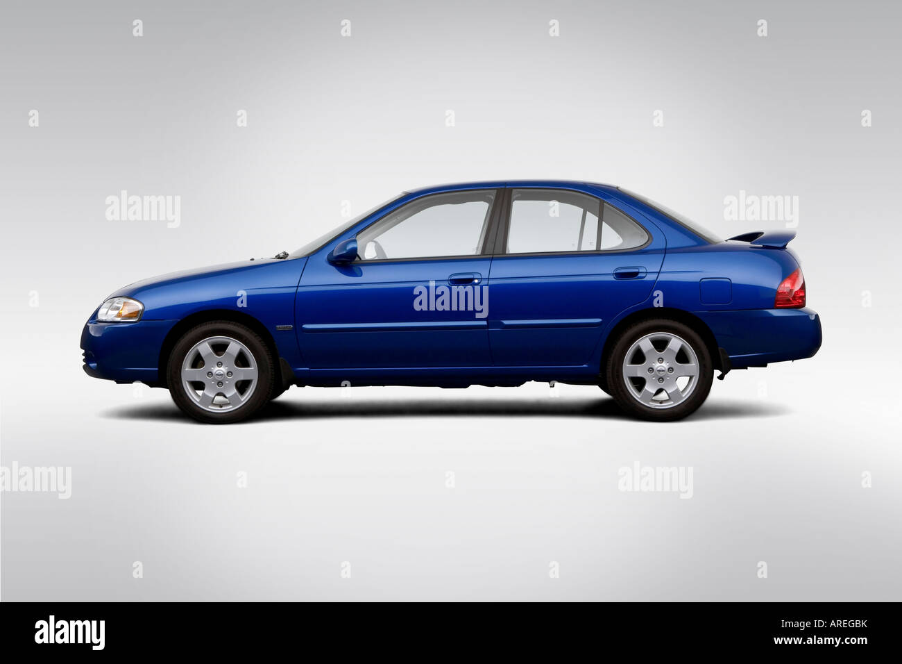 2006 Nissan Sentra 1.8 S Special Edition in Blue - Drivers Side Profile  Stock Photo - Alamy