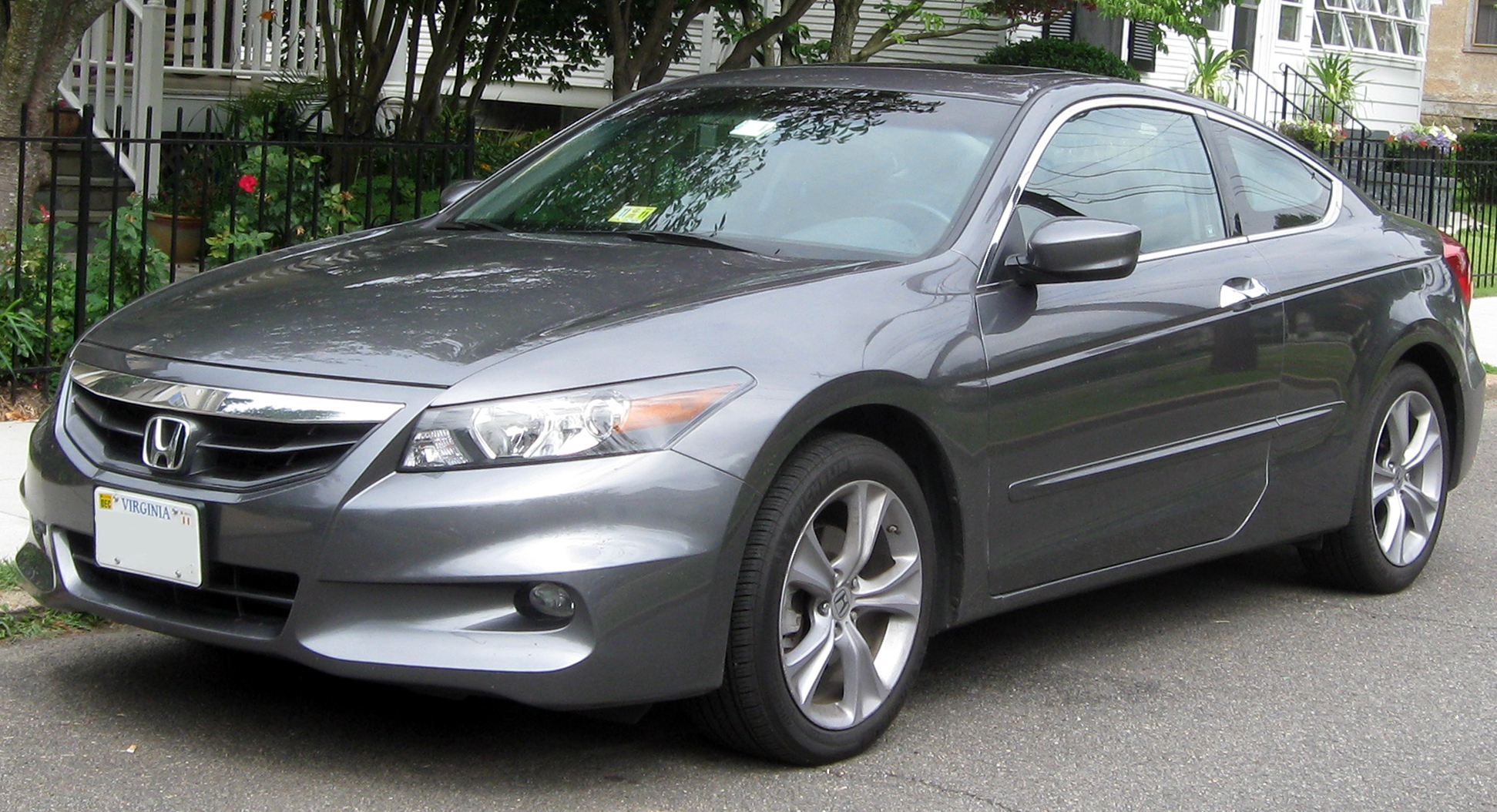 File:2011 Honda Accord coupe -- 06-20-2011.jpg - Wikipedia