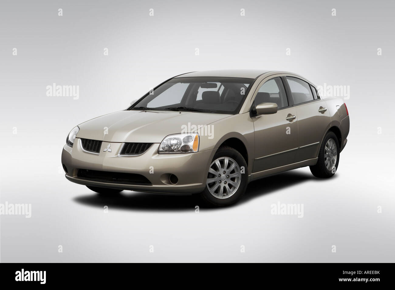 2006 Mitsubishi Galant ES in Beige - Front angle view Stock Photo - Alamy