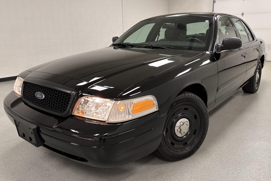 No Reserve: 10k-Mile 2003 Ford Crown Victoria Police Interceptor for sale  on BaT Auctions - sold for $36,000 on February 9, 2023 (Lot #97,971) |  Bring a Trailer