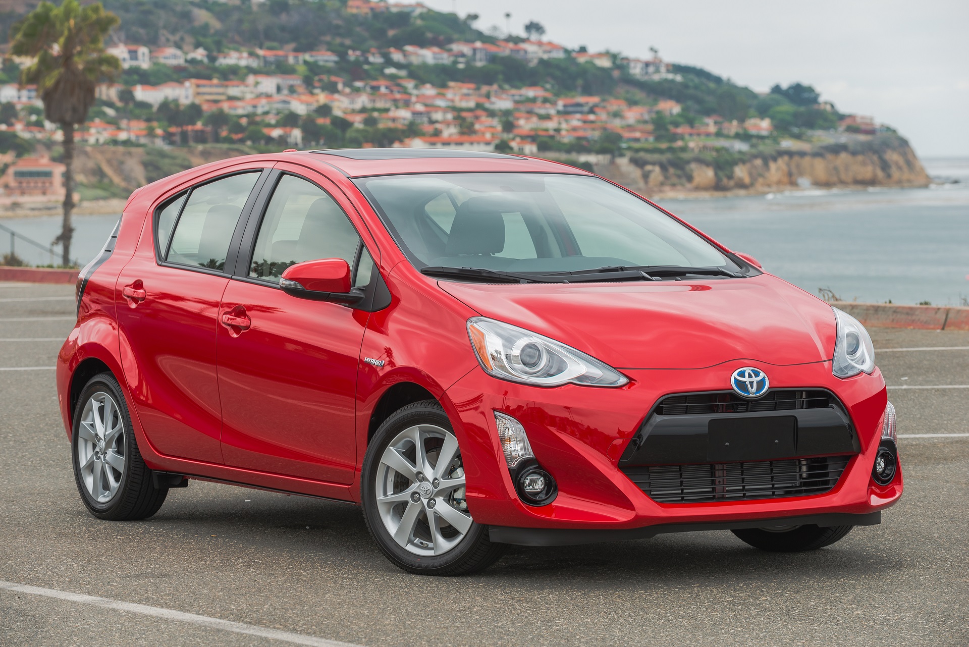 2018 Toyota Prius C Review: Prices, Specs, and Photos - The Car Connection