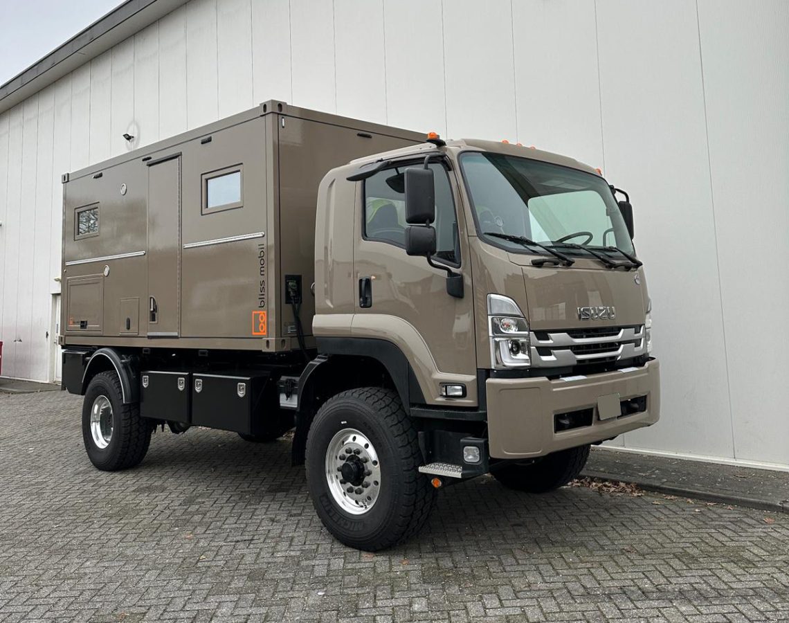 For the US market: 15 foot Bliss unit on a Isuzu FTR 4X4 - Bliss Mobil