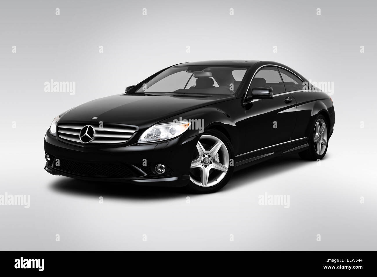 2010 Mercedes-Benz CL-Class CL550 in Black - Front angle view Stock Photo -  Alamy