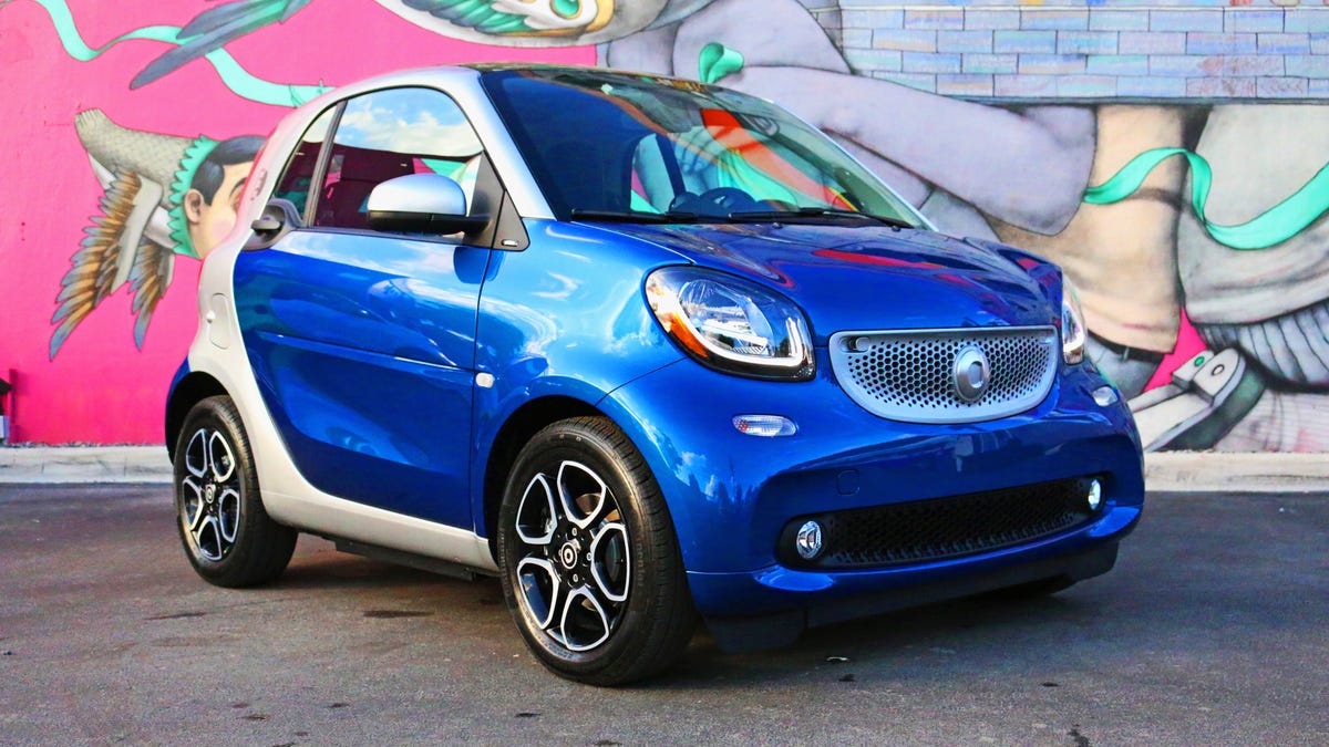2017 Smart Fortwo review: Tackling the mean streets of Miami in Smart's  pint-size electric car - CNET