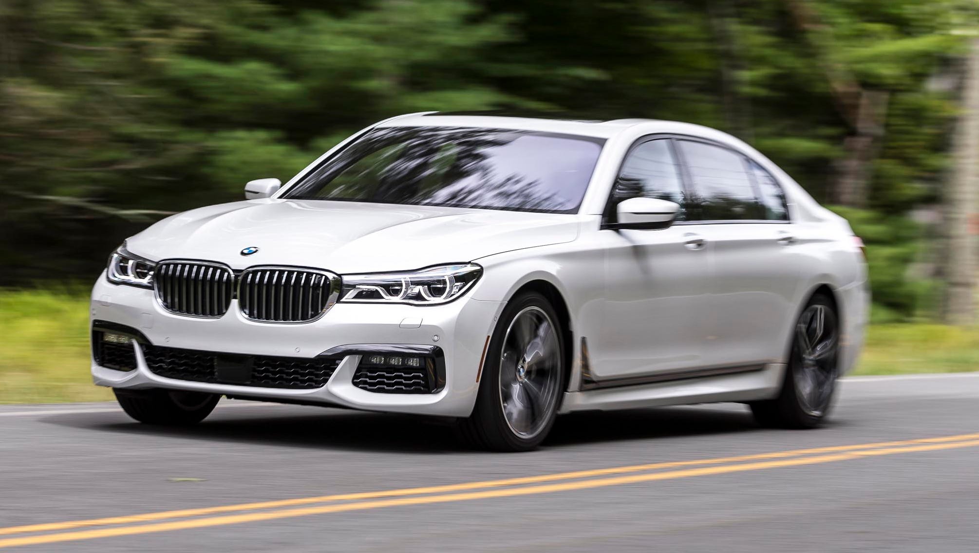 Review: BMW 750i xDrive scores with luxury, simplicity