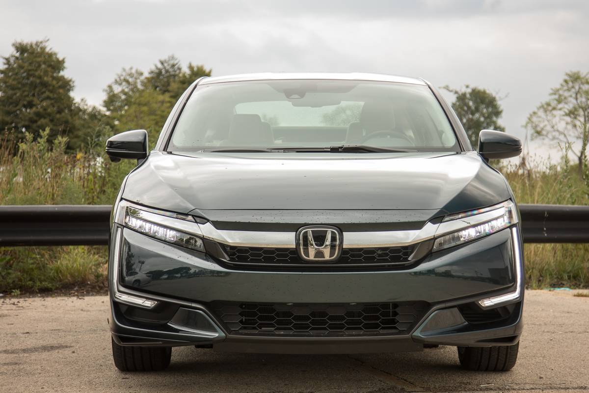 2019 Honda Clarity Plug-In Hybrid: 8 Things We Like (and 4 Not So Much) |  Cars.com