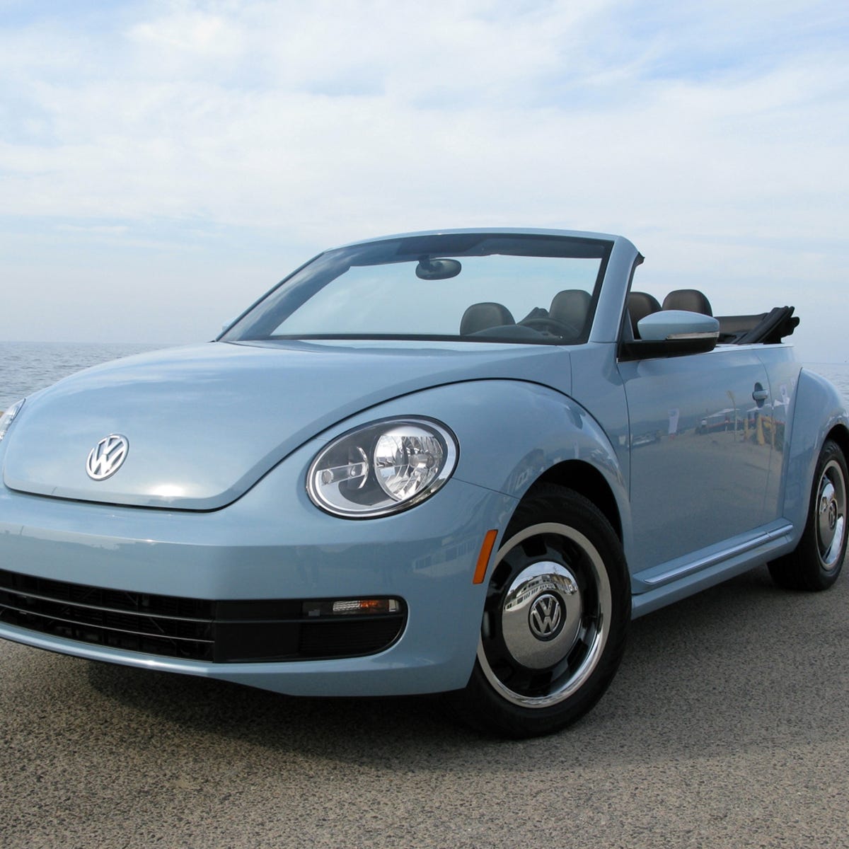 2013 Volkswagen Beetle Convertible review: VW loses Beetle Convertible's  chick car stigma (hands-on) - CNET