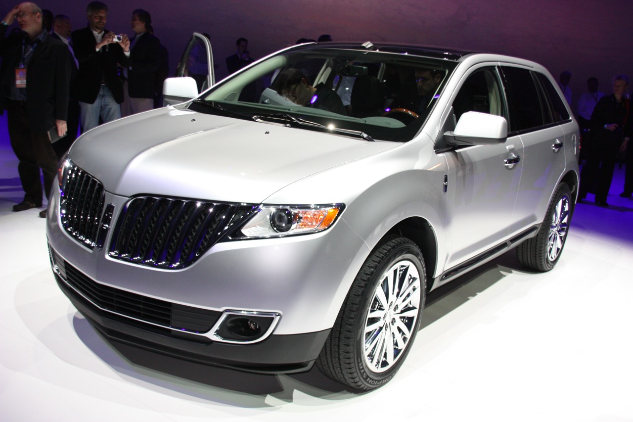 2011 Lincoln MKX at Detroit Auto Show Aug 8, 2013 Photo Gallery