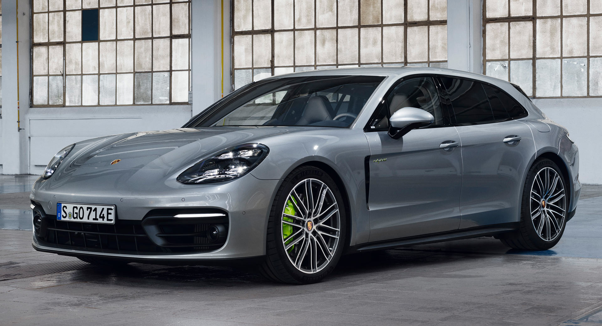 The 2021 Porsche Panamera Turbo S E-Hybrid Is A 689 HP Plug-In Hybrid |  Carscoops