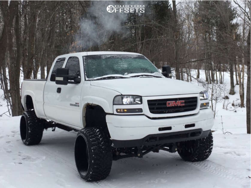 2002 GMC Sierra 2500 HD with 24x14 -75 Fuel Stroke and 33/12.5R24 Comforser  Cf3000 and Suspension Lift 8" | Custom Offsets