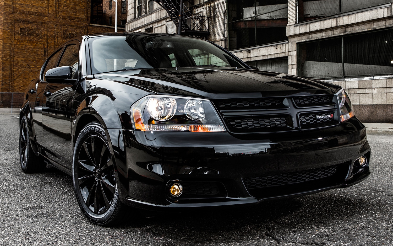 Dodge Dresses Up 2013 Avenger, Challenger R/T With Blacktop Package