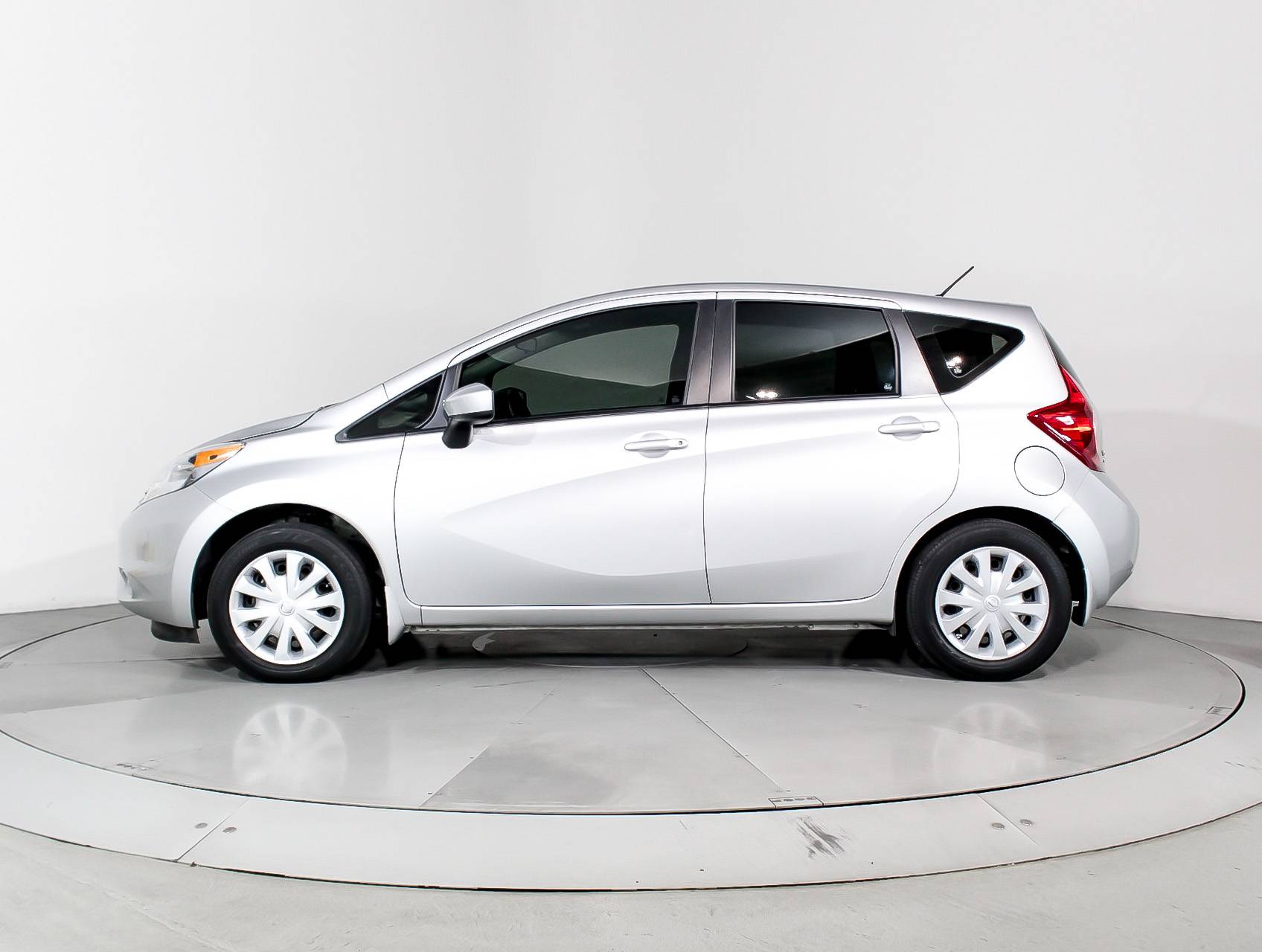 Used 2015 NISSAN VERSA NOTE Sv for sale in HOLLYWOOD | 94342