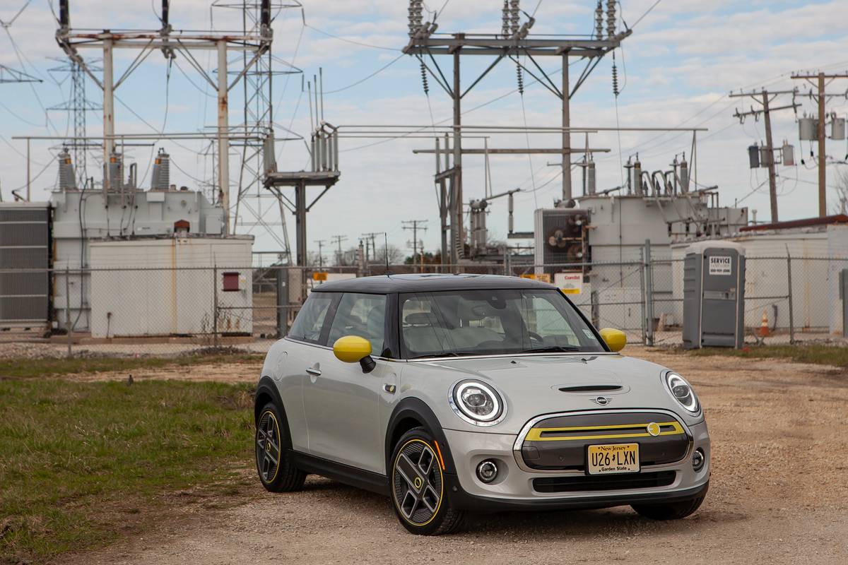 2020 Mini Cooper SE Hardtop Review: Electric, Fun and Priced for Its Modest  Range | Cars.com