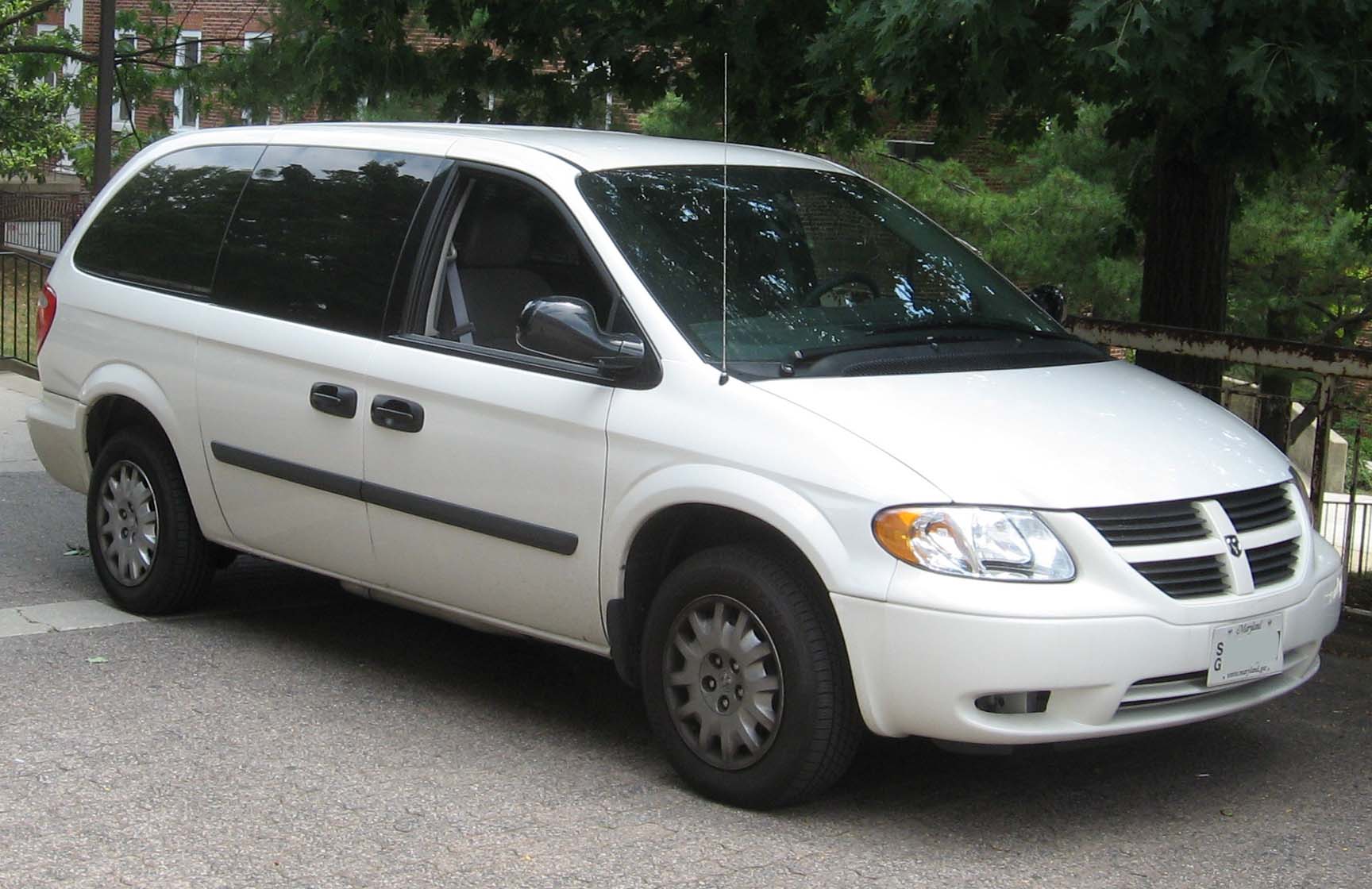 File:2005-2007 Dodge Grand Caravan SE.jpg - Wikimedia Commons