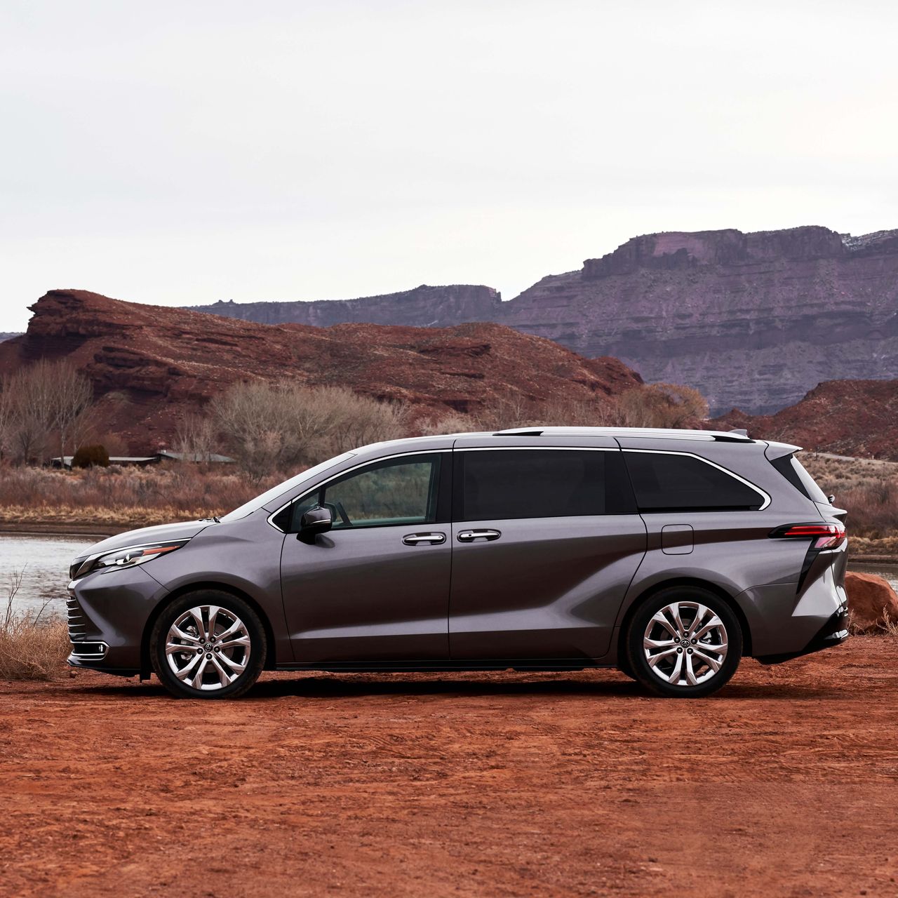 2022 Toyota Sienna: The Minivan Evolves - WSJ