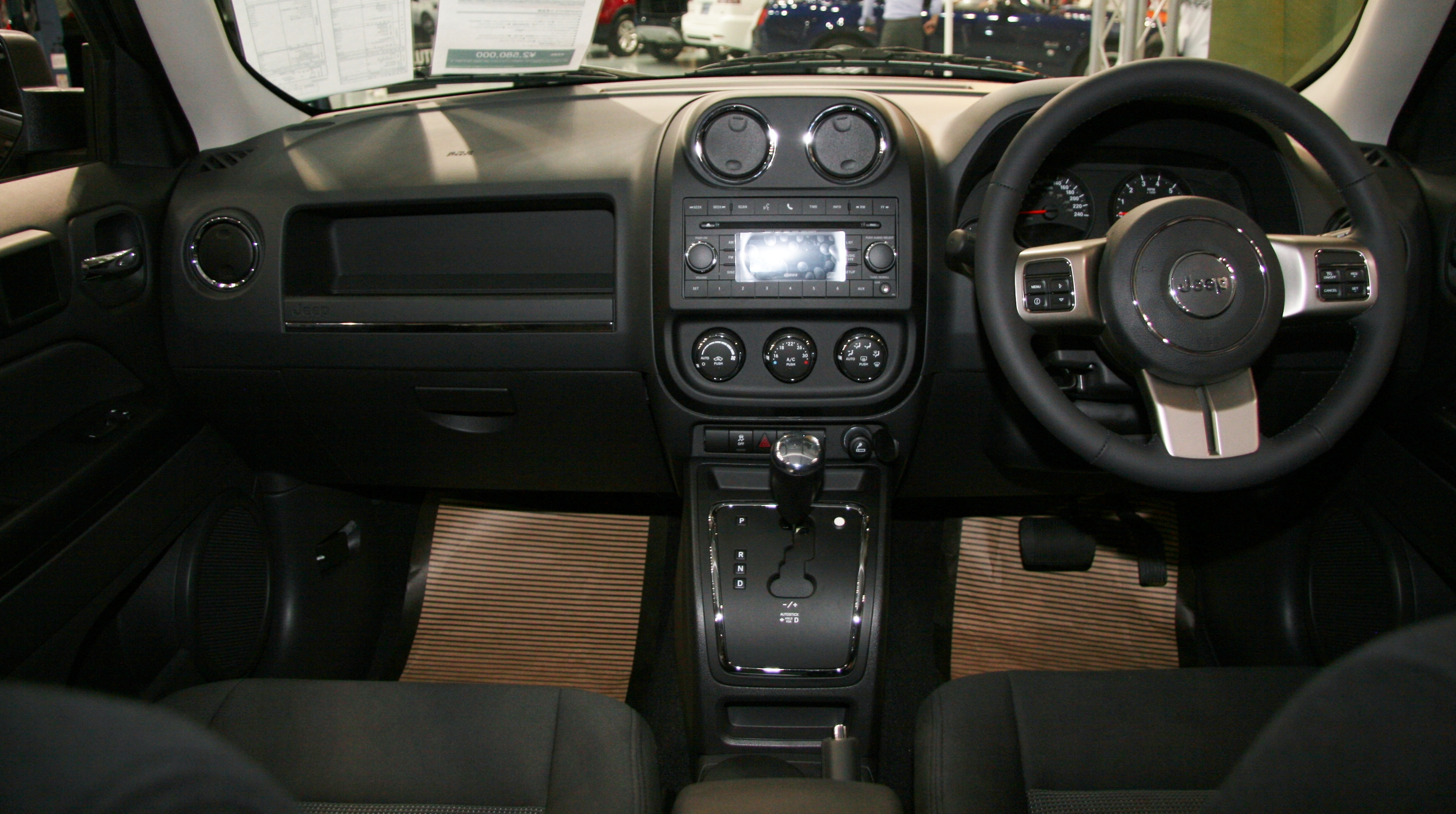 File:Jeep Patriot interior.jpg - Wikimedia Commons