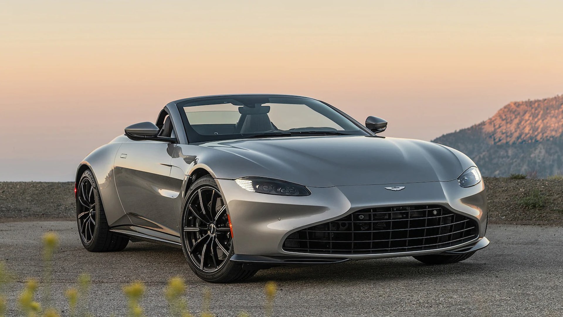 2022 Aston Martin Vantage Prices, Reviews, and Photos - MotorTrend