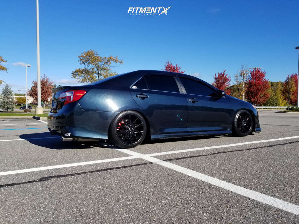2012 Toyota Camry SE with 18x8.5 Niche Staccato and Nankang 225x40 on  Coilovers | 620757 | Fitment Industries