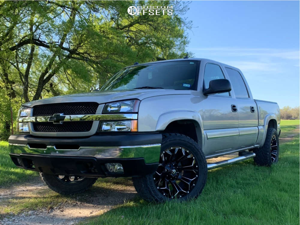 2004 Chevrolet Silverado 1500 HD with 20x10 -18 Fuel Assault and 33/12.5R20  Toyo Tires Open Country R/T and Leveling Kit | Custom Offsets