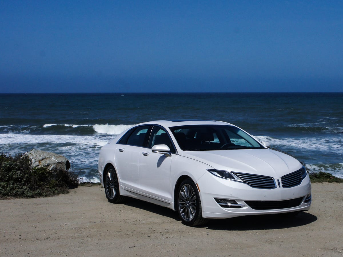 2014 Lincoln MKZ Hybrid hits on tech, misses on luxury (pictures) - CNET