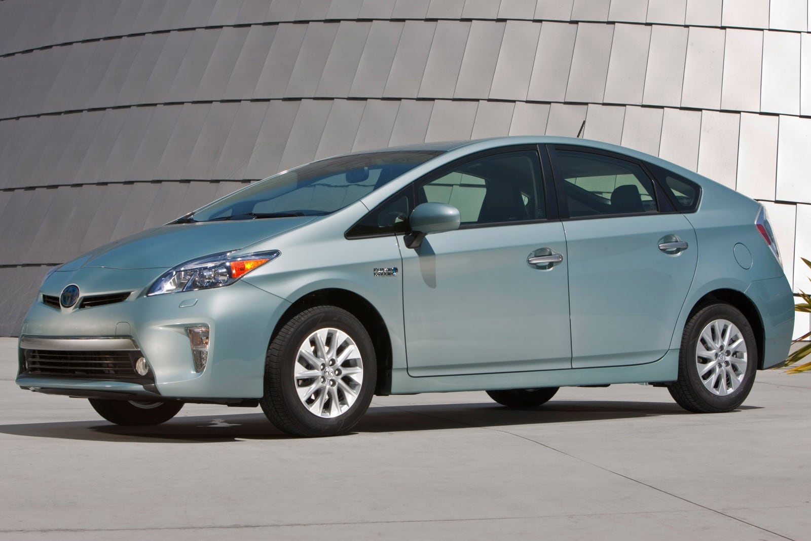 2015 Toyota Prius Plug-in Review & Ratings | Edmunds