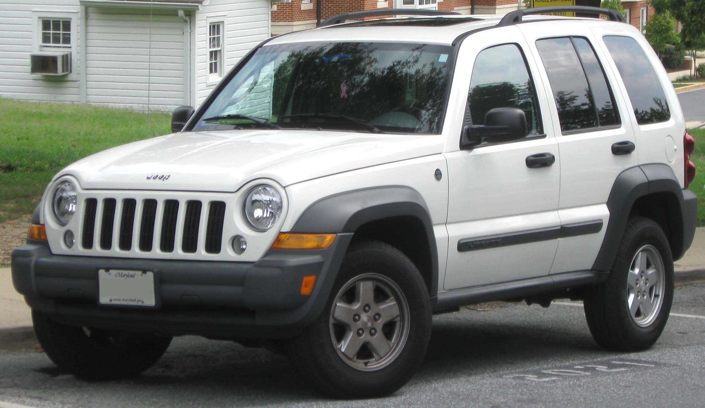 File:2005-2007 Jeep Liberty -- 08-16-2010.jpg - Wikimedia Commons