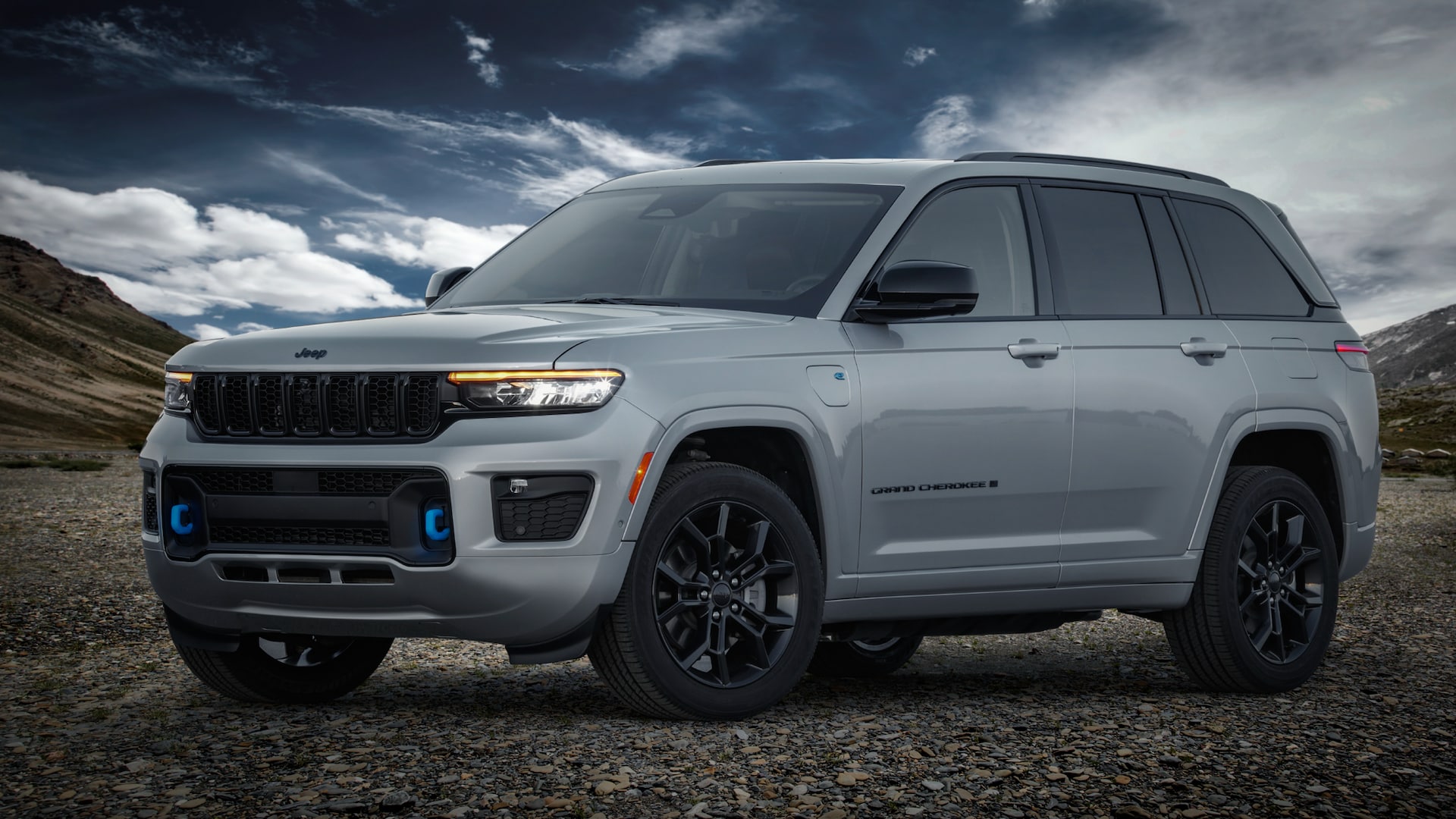 2023 Jeep Grand Cherokee 4xe 30th Anniversary Edition Celebrates Without  Crashing Through a Window
